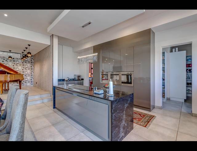 5 BEDROOM GOLF ESTATE FOR SALE IN STEYN CITY